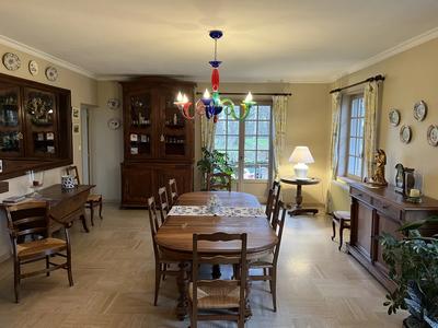 Villa - 237 m² - 9 pièces