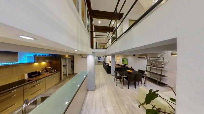 Loft - 151 m² - 5 pièces