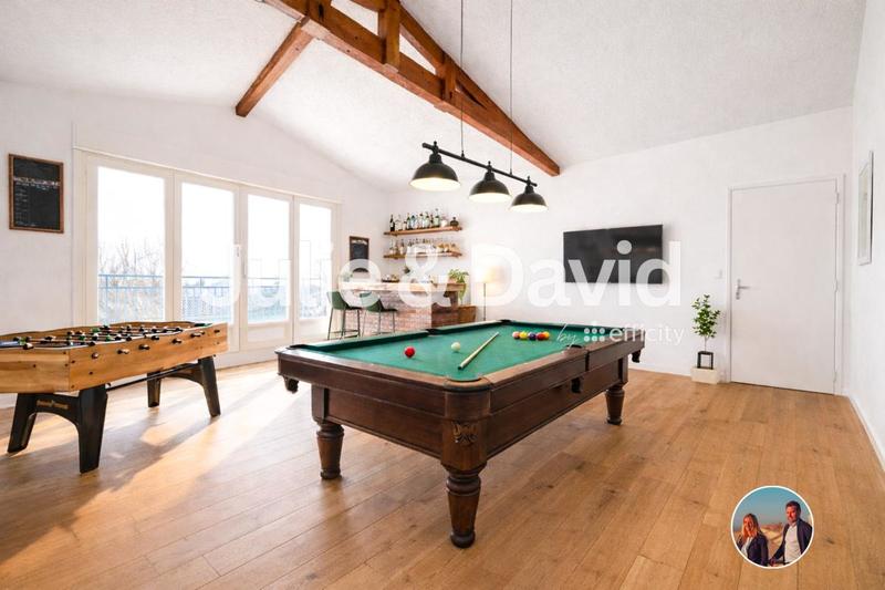 Maison - 400 m² - 12 pièces