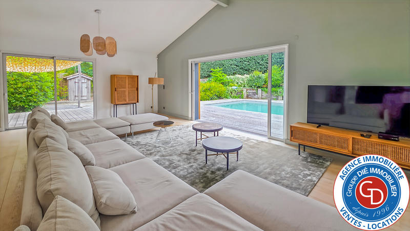 Maison - 200 m² - 6 pièces