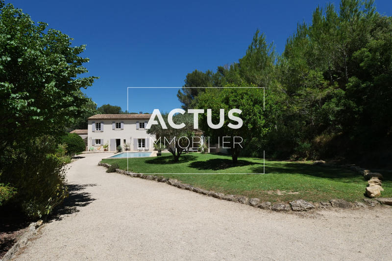 Maison - 195 m² - 9 pièces