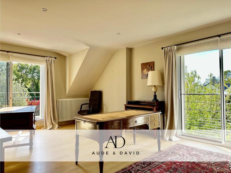 Maison - 220 m² - 8 pièces