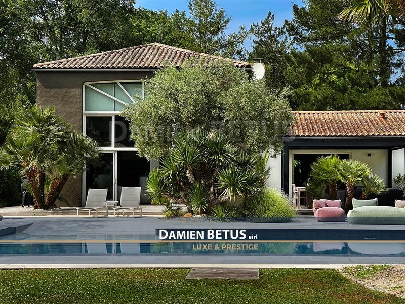 Maison - 264 m² - 7 pièces