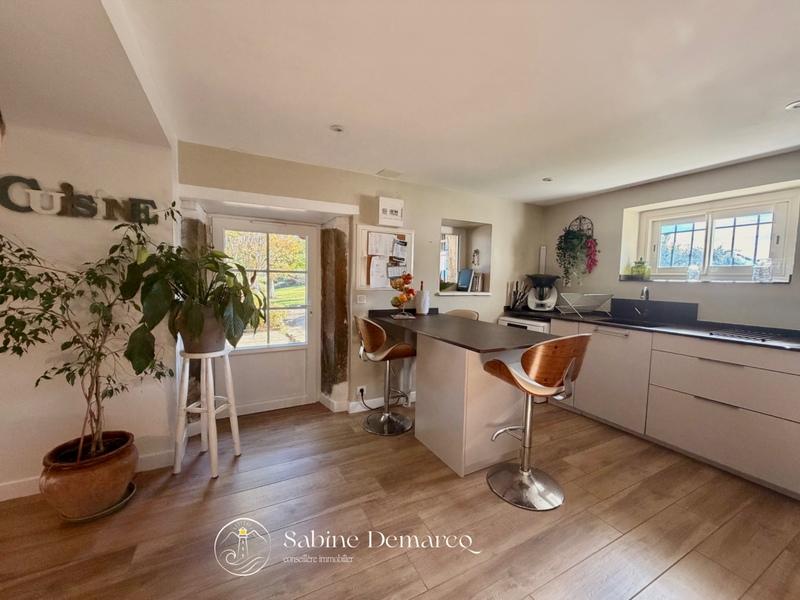 Maison - 235 m² - 6 pièces