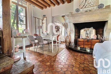 Maison - 210 m² - 7 pièces