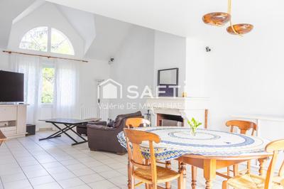 Maison - 152 m² - 7 pièces