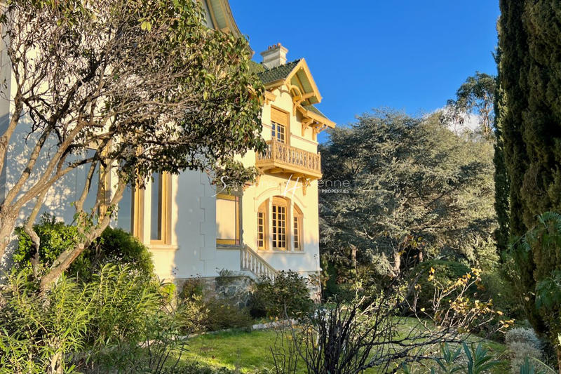 Maison - 334 m² - 10 pièces