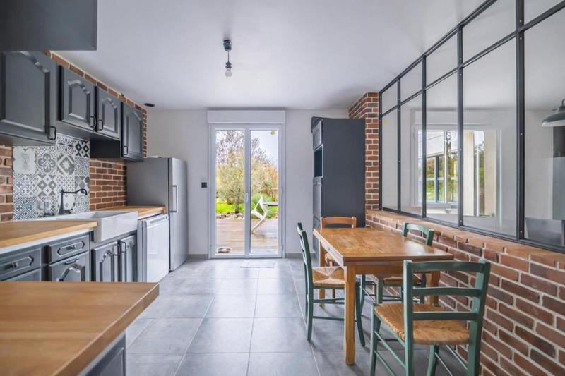 Maison - 230 m² - 8 pièces