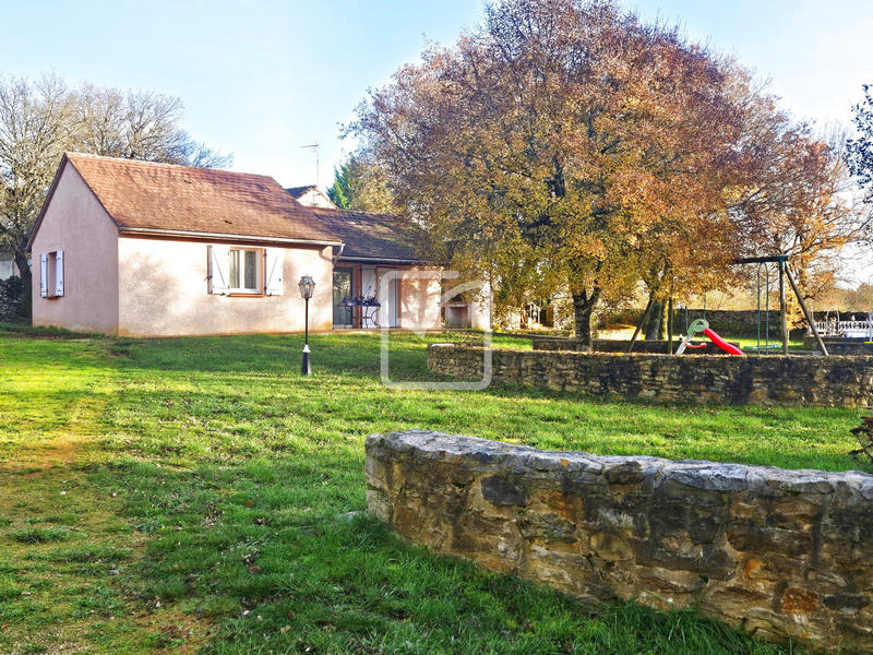 Maison - 256 m² - 12 pièces