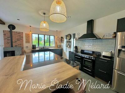 Maison - 250 m² - 10 pièces