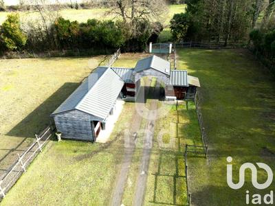 Maison - 14 650 m² - 2 pièces