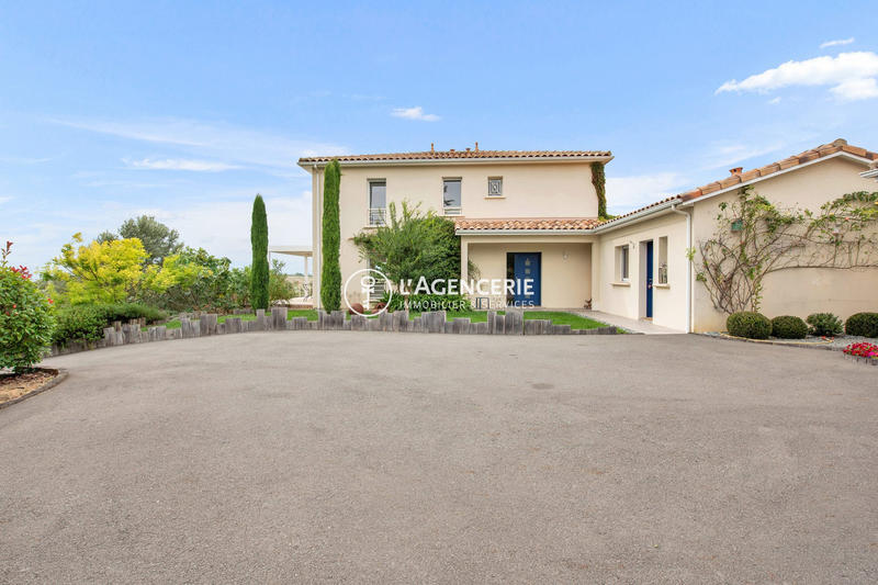 Villa - 300 m² - 9 pièces