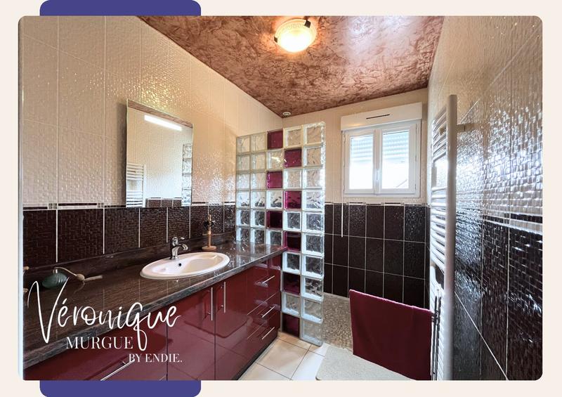 Maison - 232 m² - 7 pièces