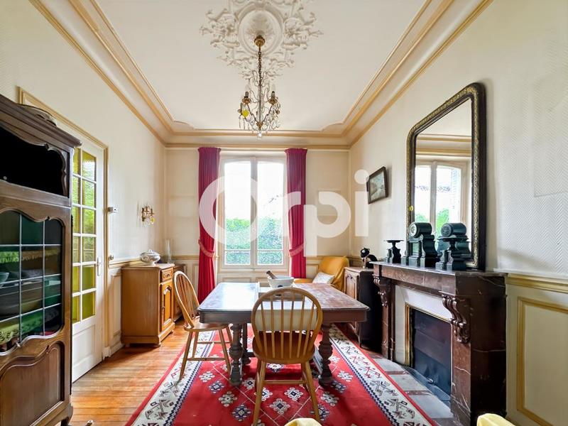 Maison - 314 m² - 10 pièces