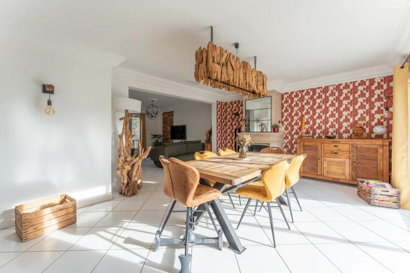 Maison - 232 m² - 8 pièces