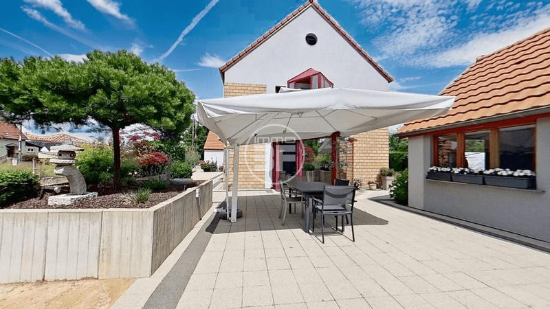 Maison - 196 m² - 7 pièces