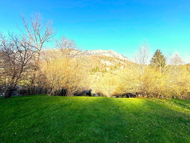 Terrain constructible - 1 589 m²