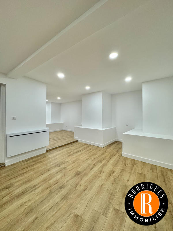 Local commercial - 121 m² - 3 pièces