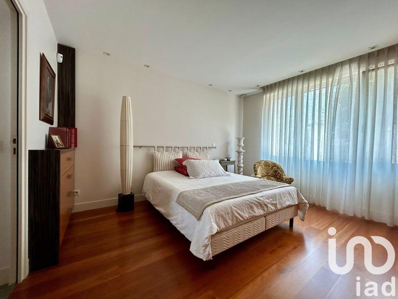 Maison - 245 m² - 9 pièces