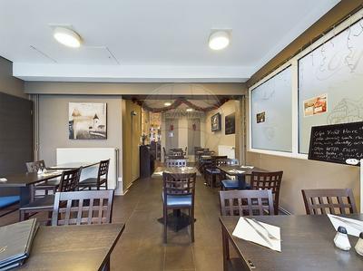 Hôtellerie / Restauration - 76 m² - 5 pièces