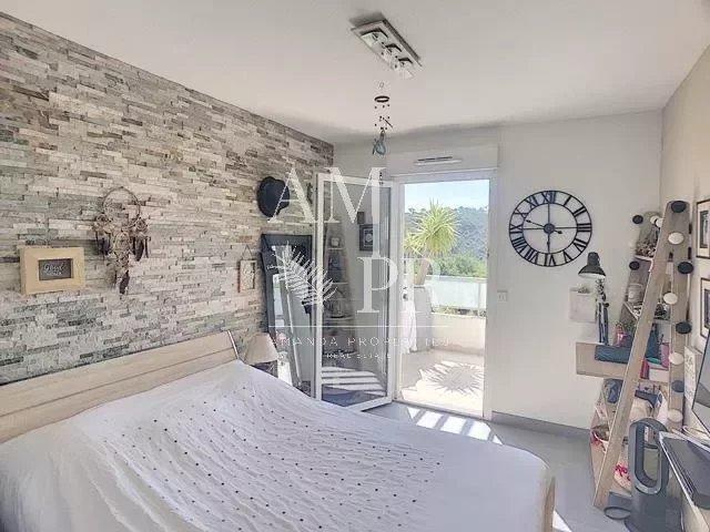 Appartement - 100 m² - 4 pièces