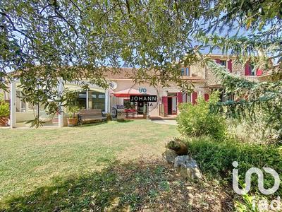 Maison - 222 m² - 9 pièces