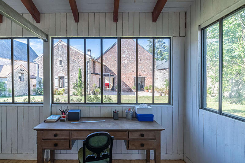 Demeure - 260 m² - 6 pièces