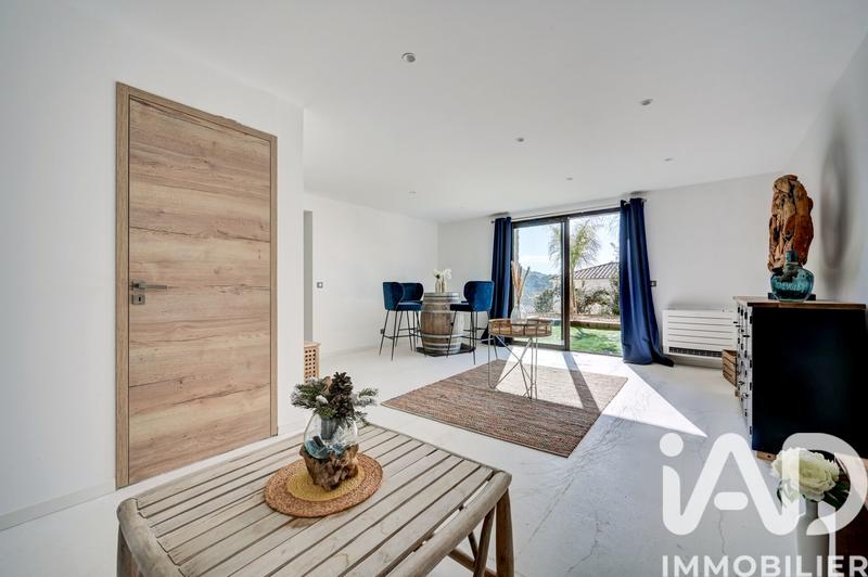 Maison - 288 m² - 8 pièces