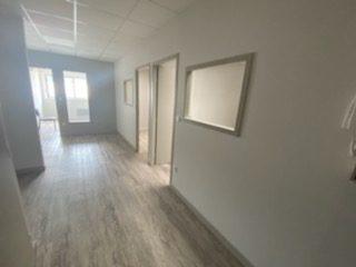 Local d'activités - 67 m² - 3 pièces