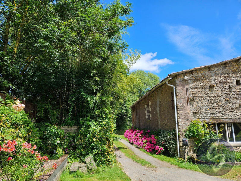 Maison - 245 m² - 7 pièces