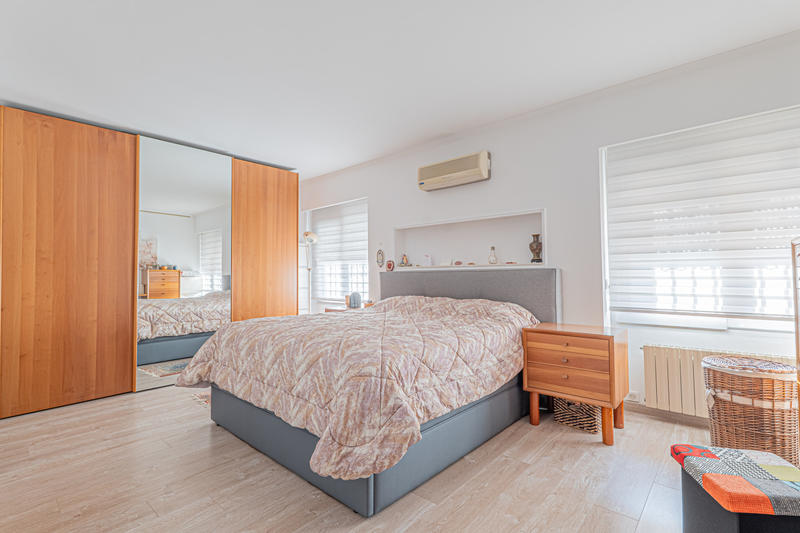 Maison - 237 m² - 8 pièces