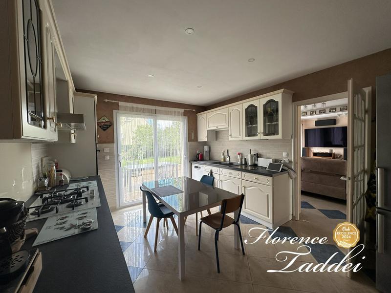 Maison - 177 m² - 7 pièces