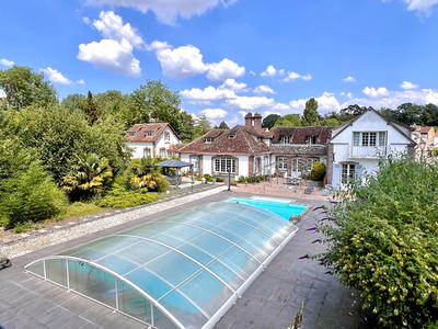 Maison - 483 m² - 16 pièces