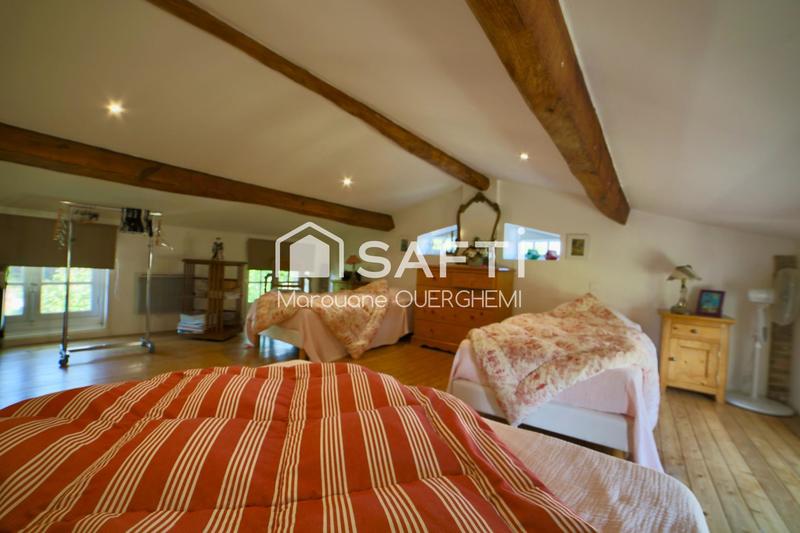 Maison - 484 m² - 12 pièces