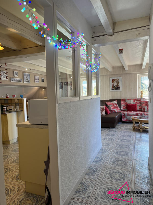 Appartement - 97 m² - 6 pièces