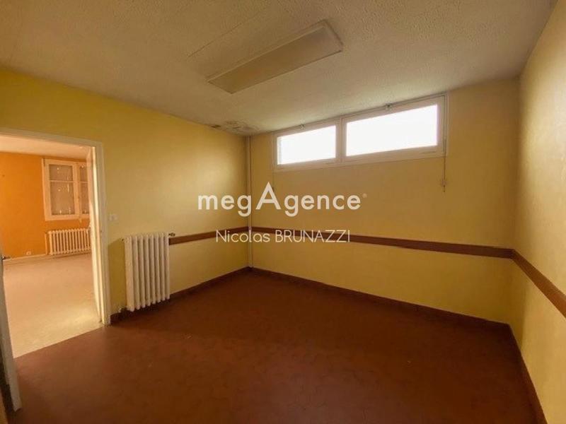 Propriété - 264 m² - 11 pièces