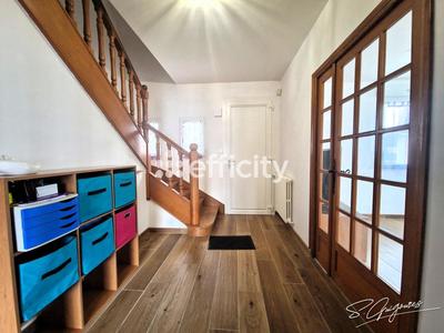 Maison - 224 m² - 9 pièces