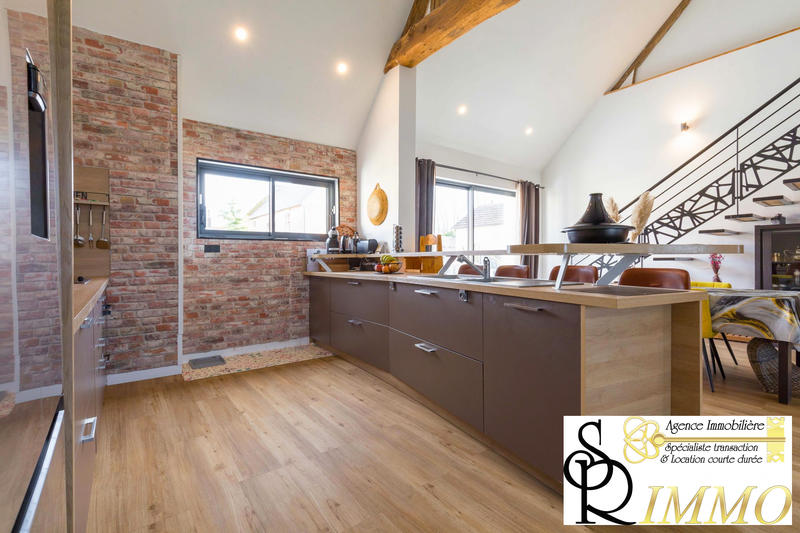 Maison - 201 m² - 7 pièces