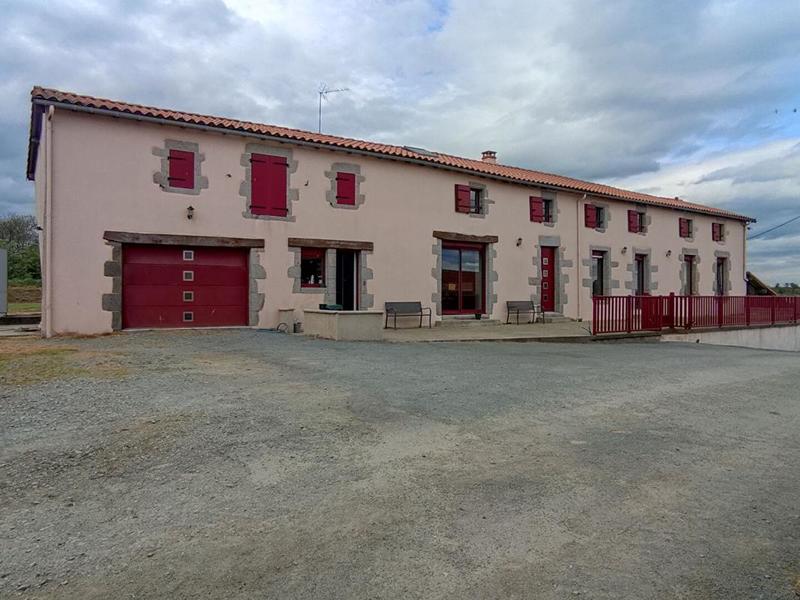 Maison - 217 m² - 6 pièces