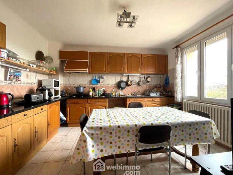 Maison - 181 m² - 9 pièces