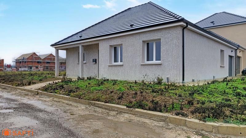 Maison - 95 m² - 4 pièces