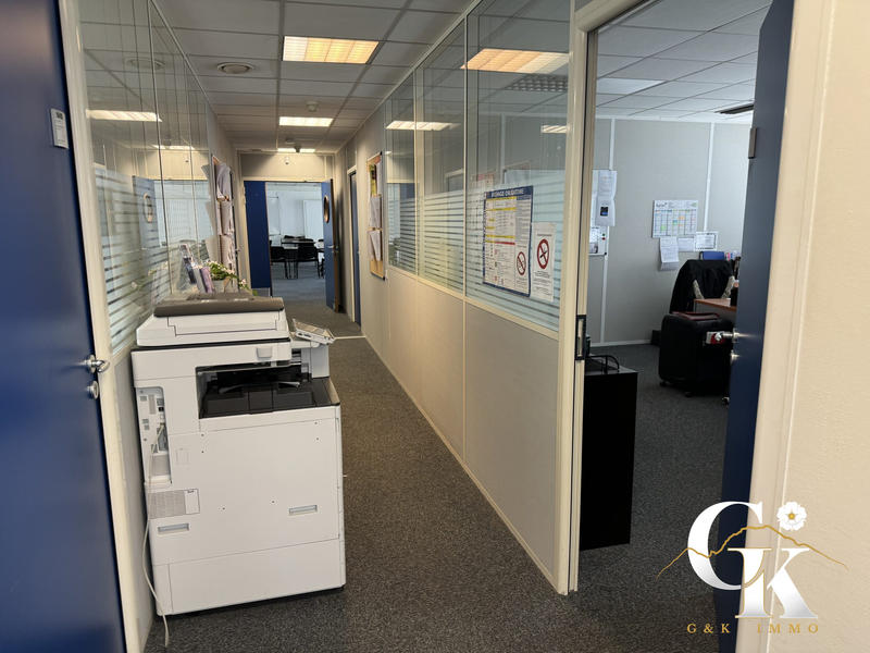 Bureau - 749 m²