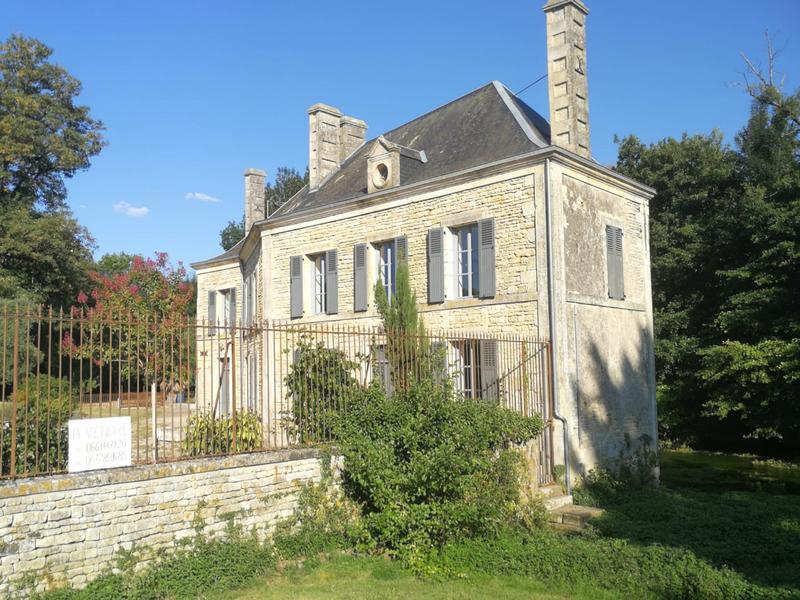 Maison - 245 m² - 8 pièces