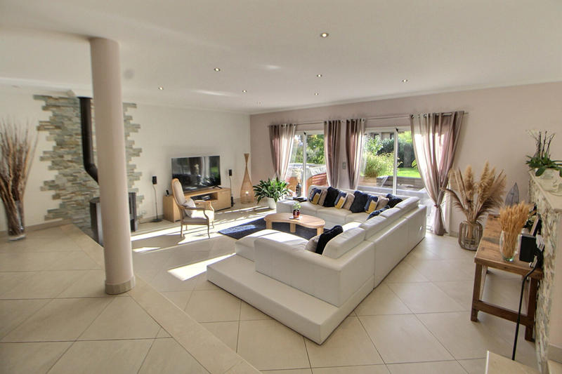 Maison - 231 m² - 7 pièces