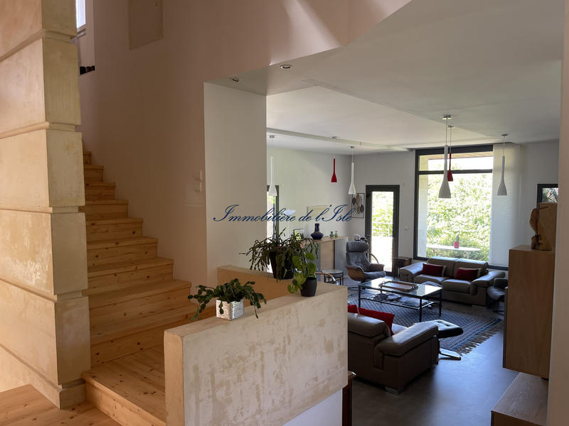 Maison - 248 m² - 9 pièces