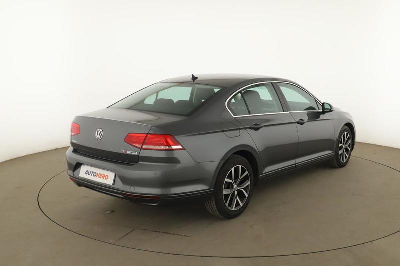Volkswagen Passat 1.6 Tdi BlueMotion Tech Connect Dsg7 120 ch