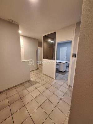 Local commercial - 128 m² - 8 pièces