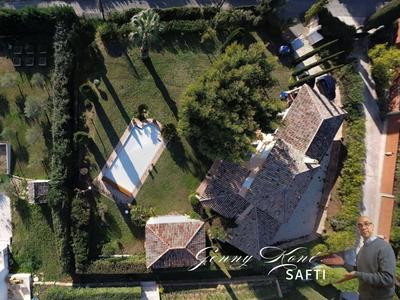 Maison - 184 m² - 7 pièces