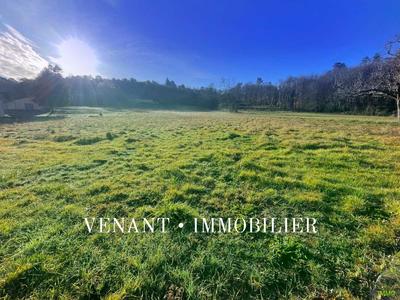 Terrain constructible - 4 472 m²