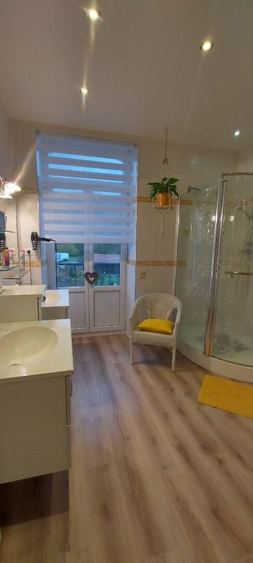 Maison - 210 m² - 7 pièces